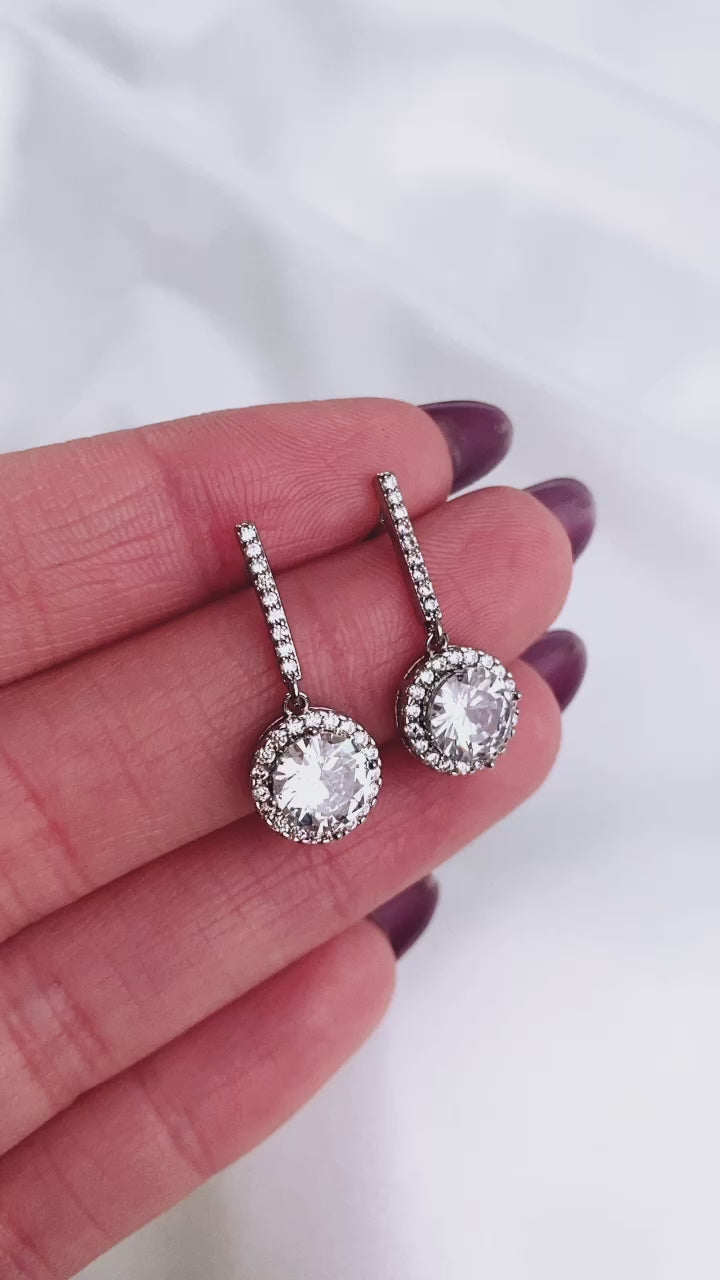 Load and play video in Gallery viewer, Zelia Earrings