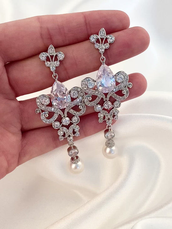 Isolde Pearl Jewelry Set