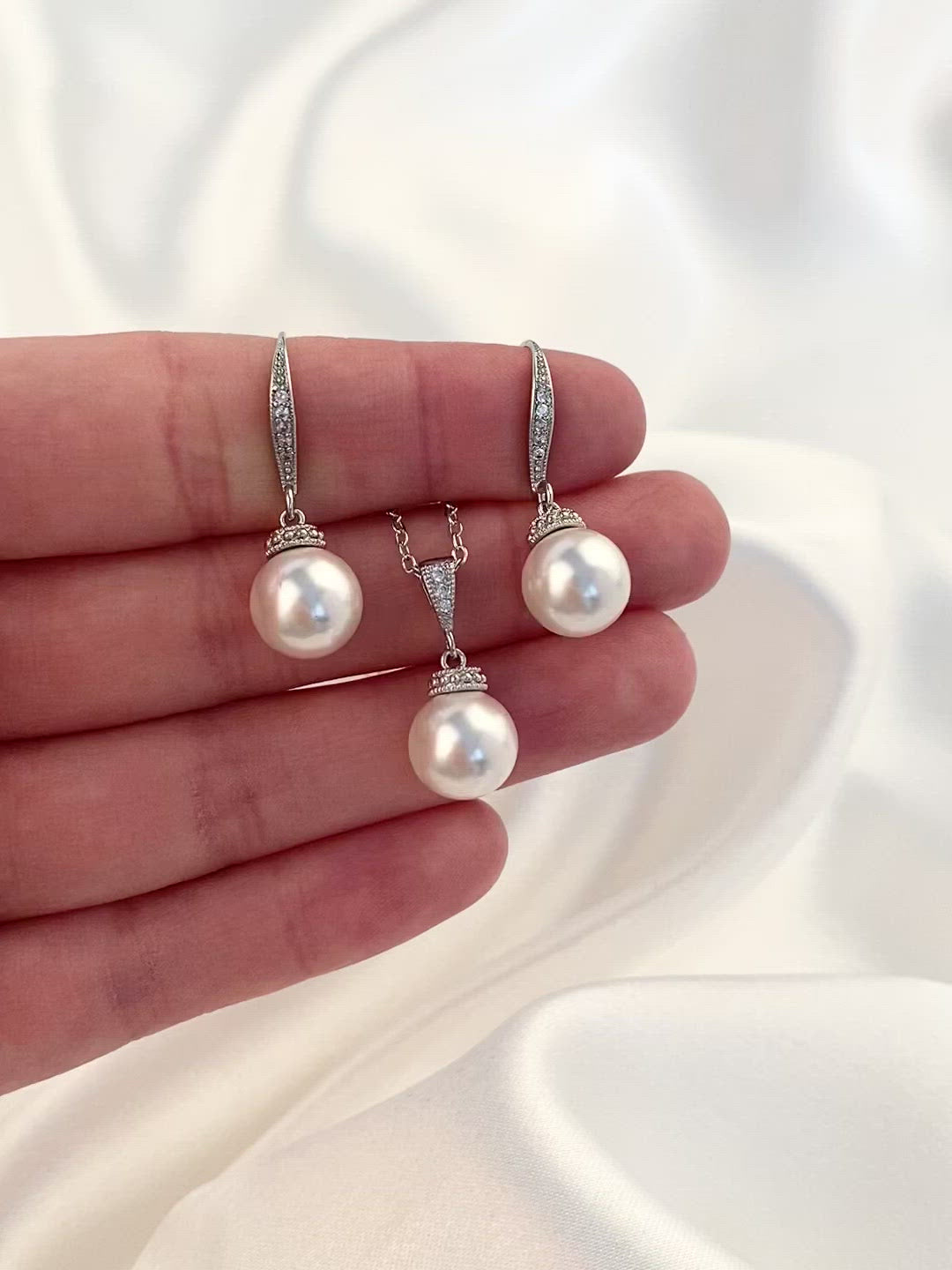 Load and play video in Gallery viewer, Classic Pearl Jewelry Set