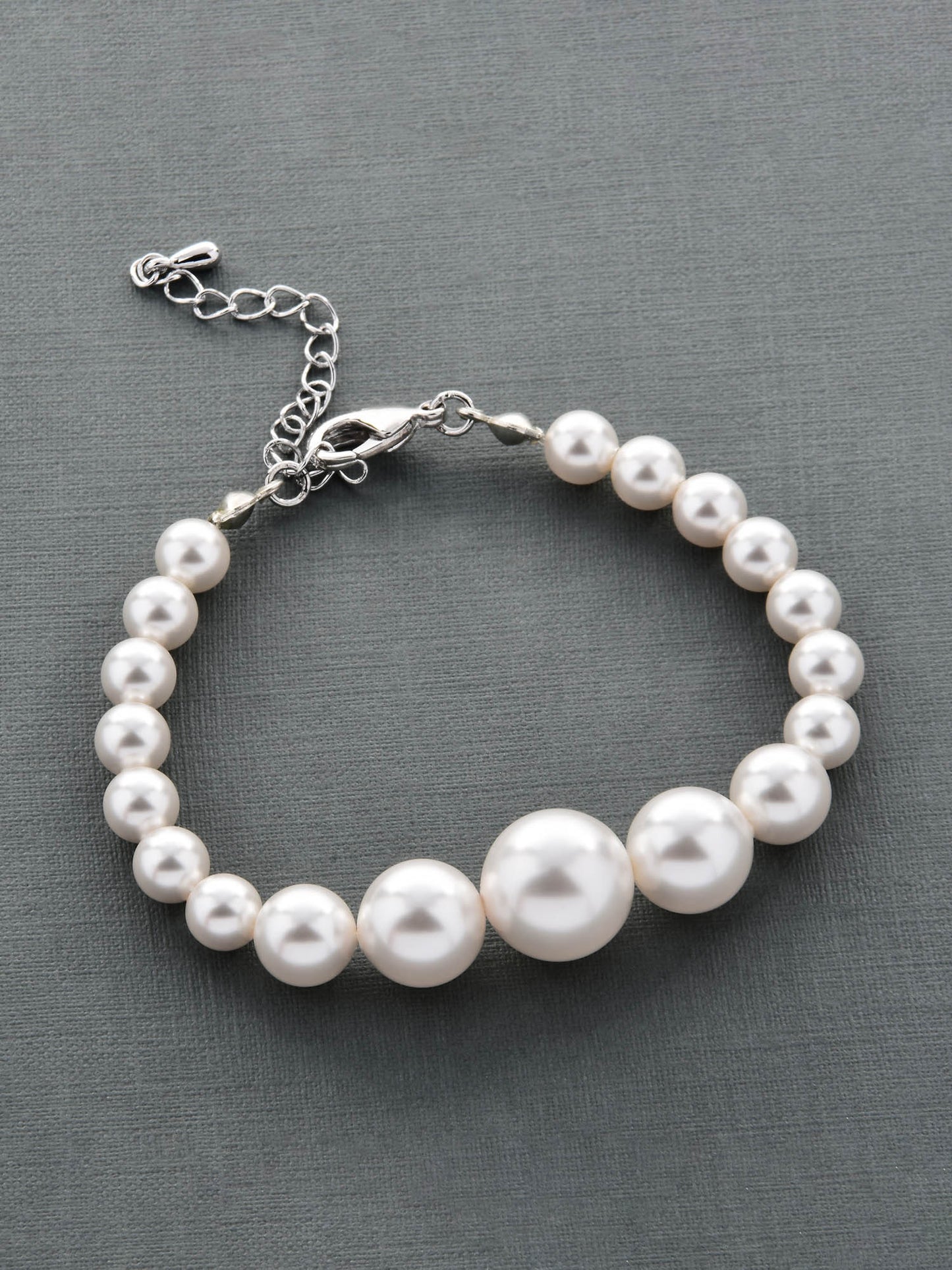 Graduated Pearl Bracelet