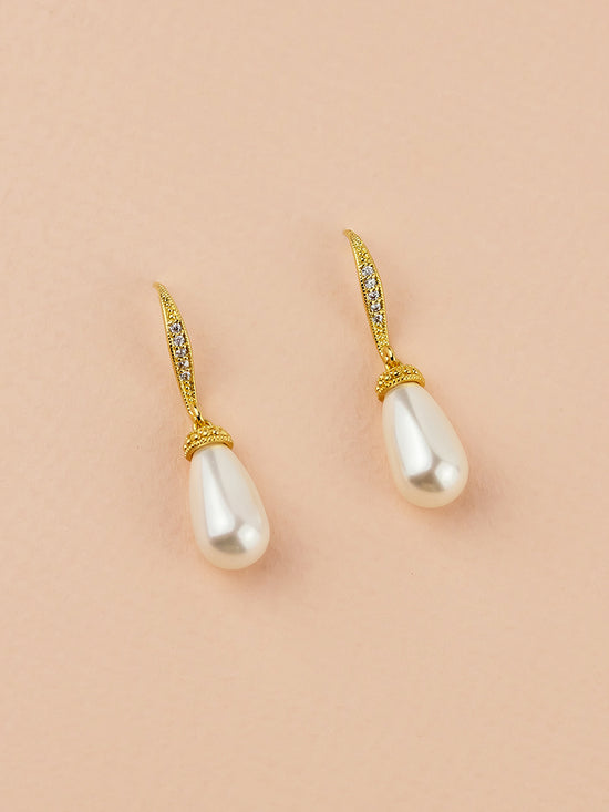 Load image into Gallery viewer, Classic Teardrop Pearl Earrings
