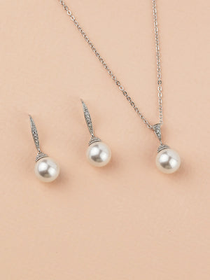 
            
                Load image into Gallery viewer, Classic Pearl Jewelry Set
            
        