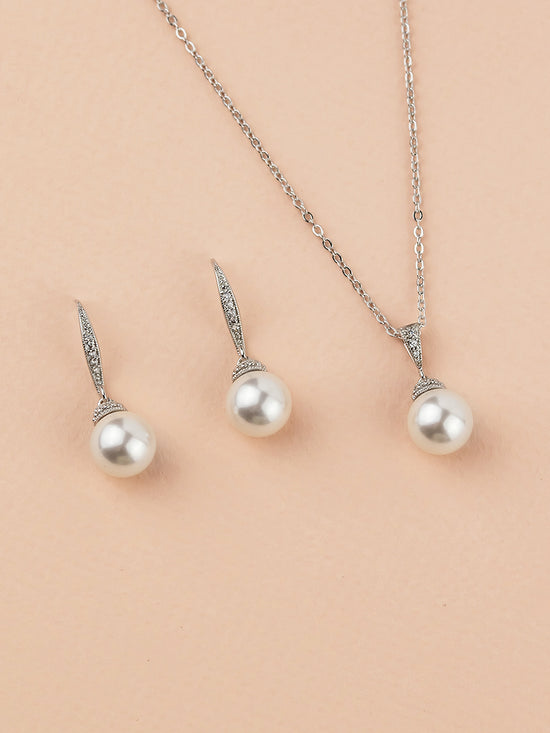 Classic Pearl Jewelry Set