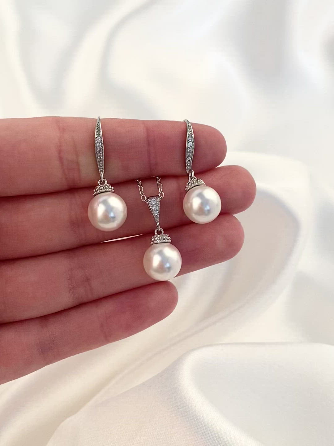 Varias tipos de perlas  Classic pearls, Jewelry shop, Pearls