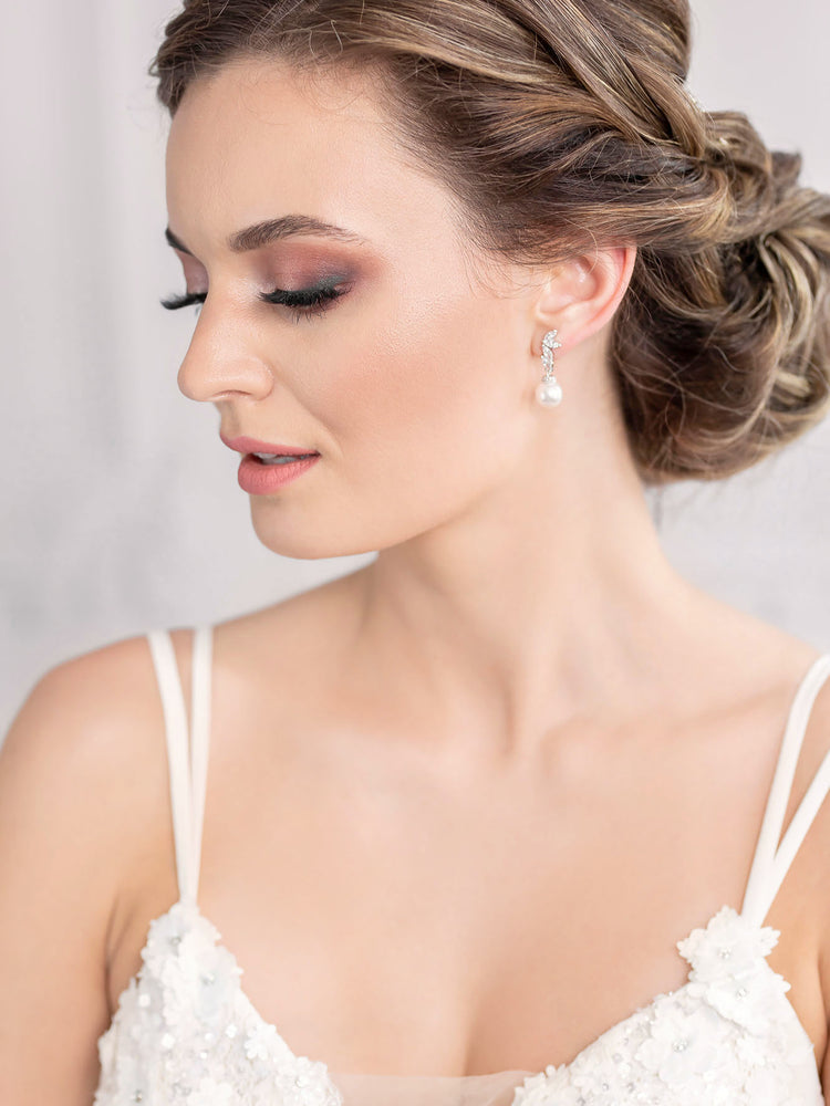 Evora Pearl Earrings