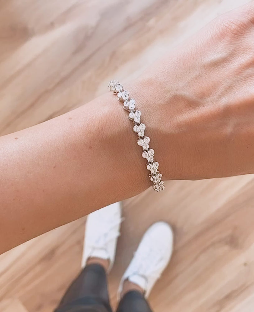 
            
                Load and play video in Gallery viewer, Armelle Bracelet (Bridesmaid)
            
        