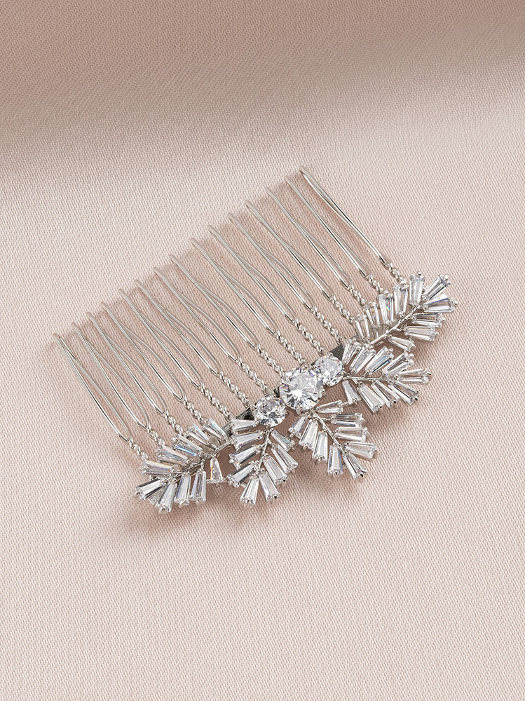 
            
                Load image into Gallery viewer, Beatrix Hair Comb
            
        
