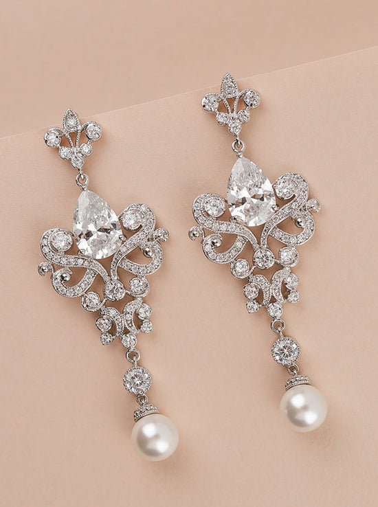 Load image into Gallery viewer, Isolde Pearl Earrings

