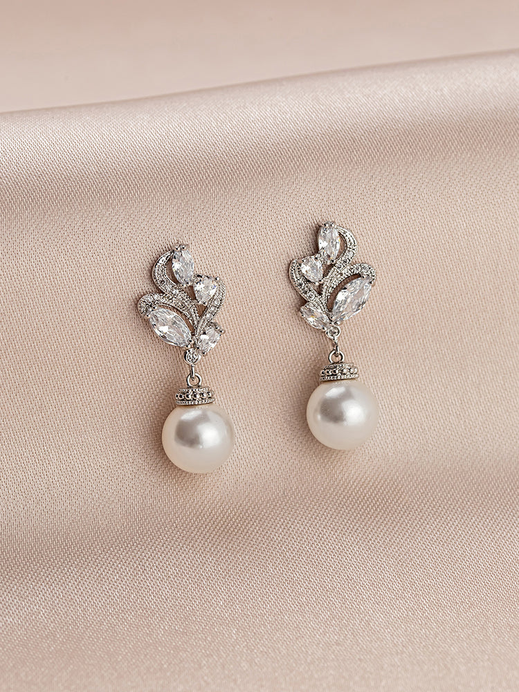 Nessa Pearl Earrings