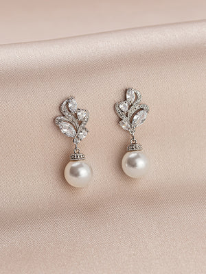 
            
                Load image into Gallery viewer, Nessa Pearl Earrings
            
        