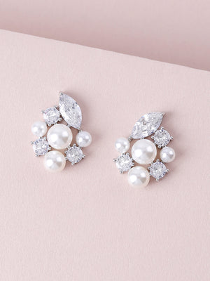 
            
                Load image into Gallery viewer, Vera Earrings
            
        