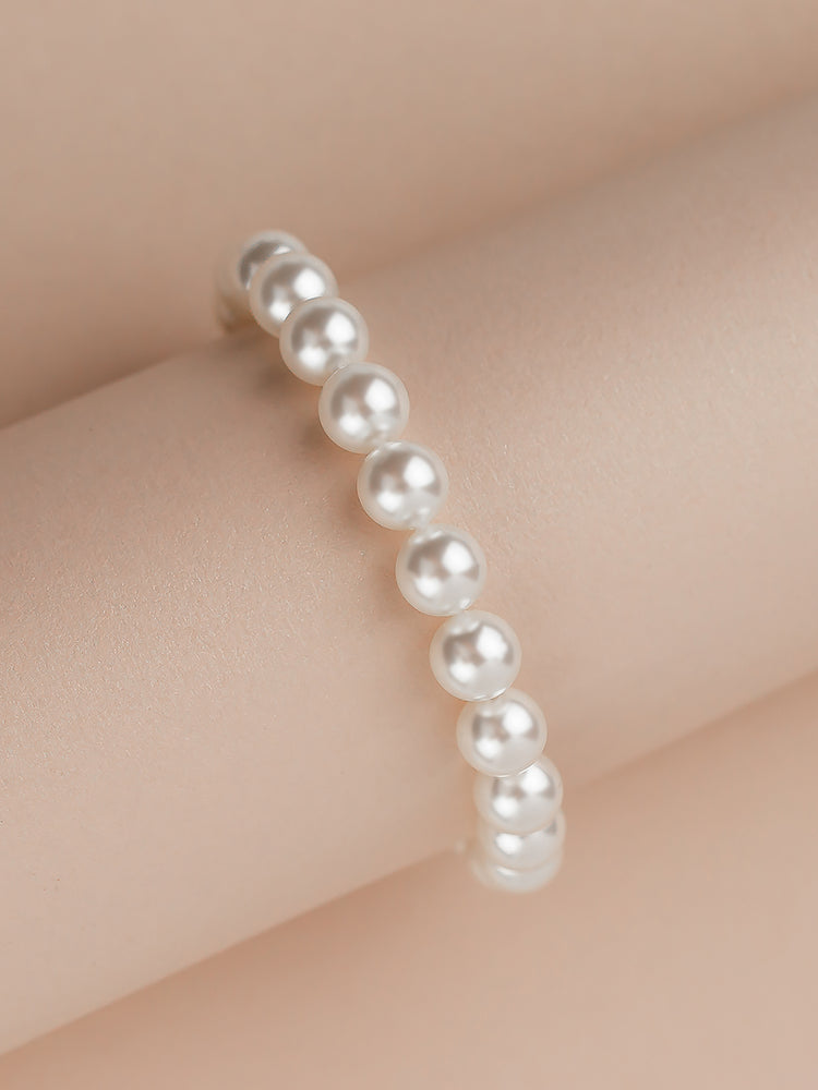 
            
                Load image into Gallery viewer, Classic Pearl Bracelet
            
        