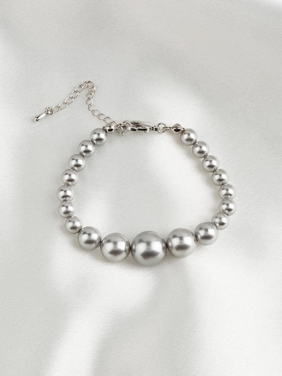 Load image into Gallery viewer, Graduated Pearl Bracelet | Grey

